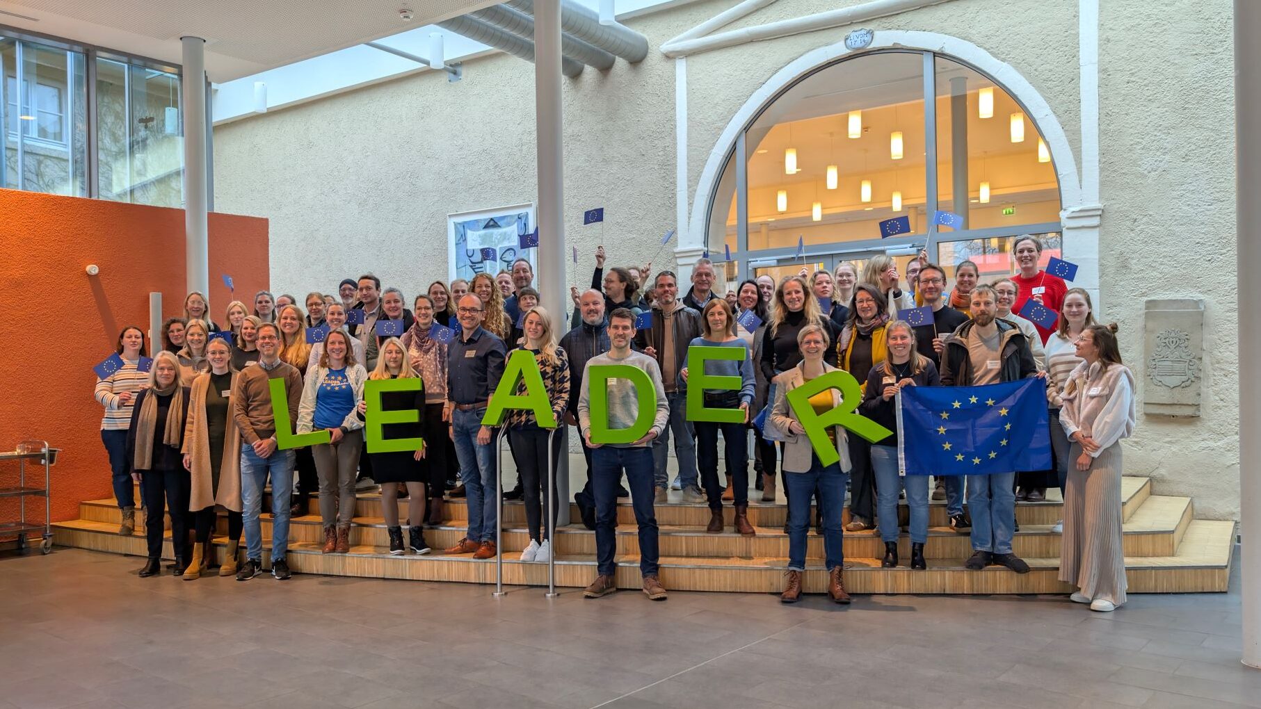 Gruppenbild der Regionalmanagements aus den 45 LEADER-Regionen in NRW